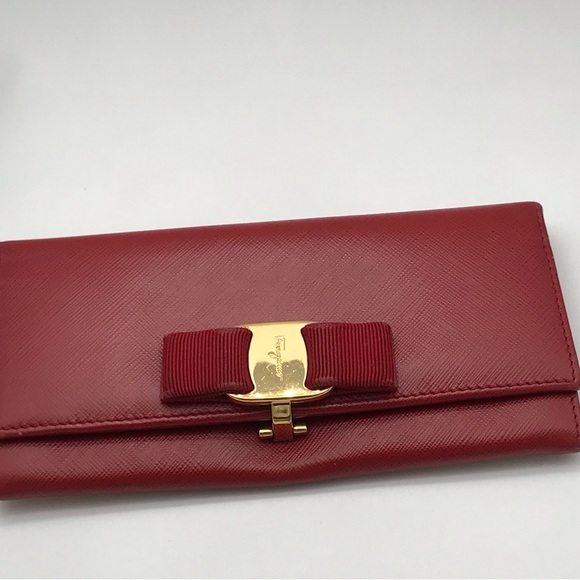 Salvatore Ferragamo Red Leather Vara Bow Closure Wallet  EUC - Picture 10 of 16